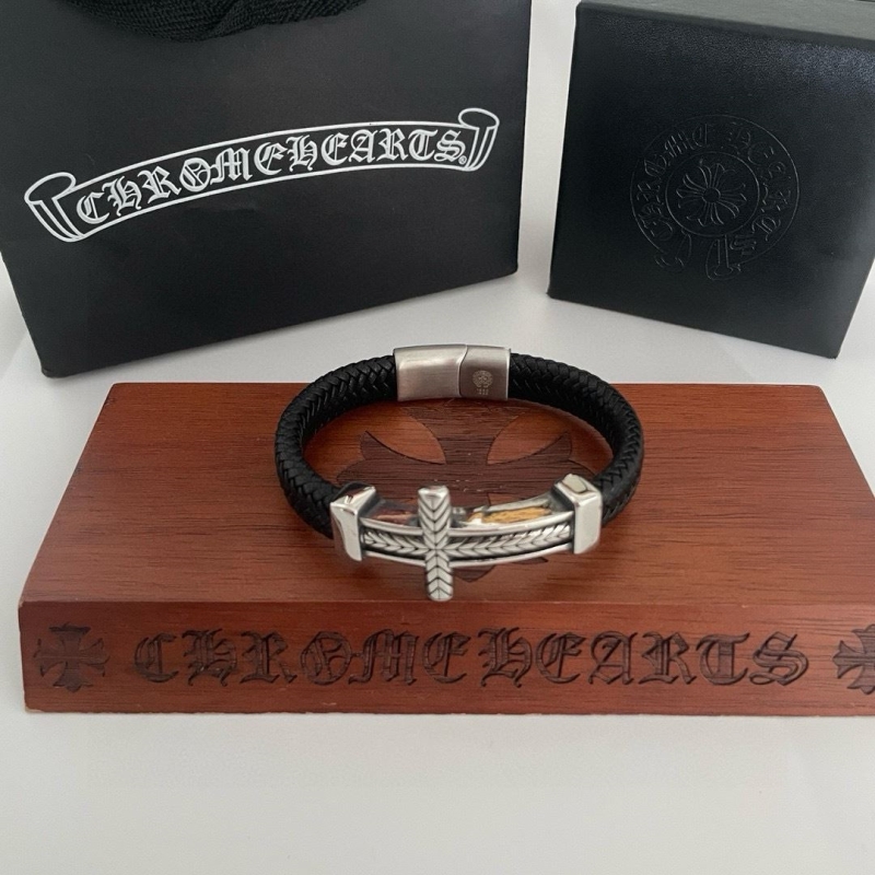 Ch*0me He**ts necklaces